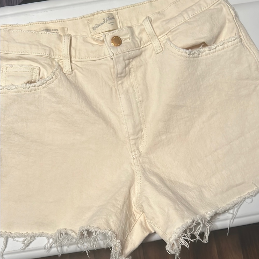 Women's Cream Shorts